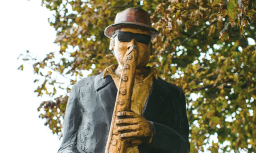 Tree sculpture of man playing saxaphone